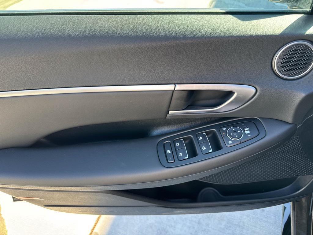 new 2025 Hyundai Sonata Hybrid car, priced at $28,043