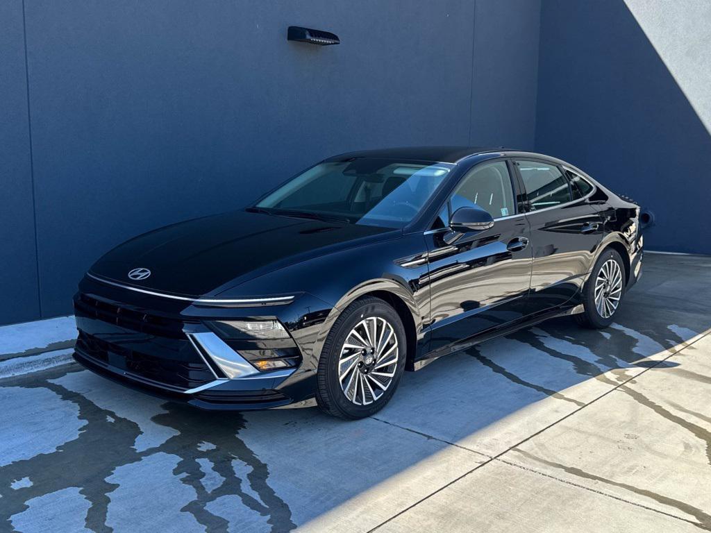 new 2025 Hyundai Sonata Hybrid car, priced at $28,043