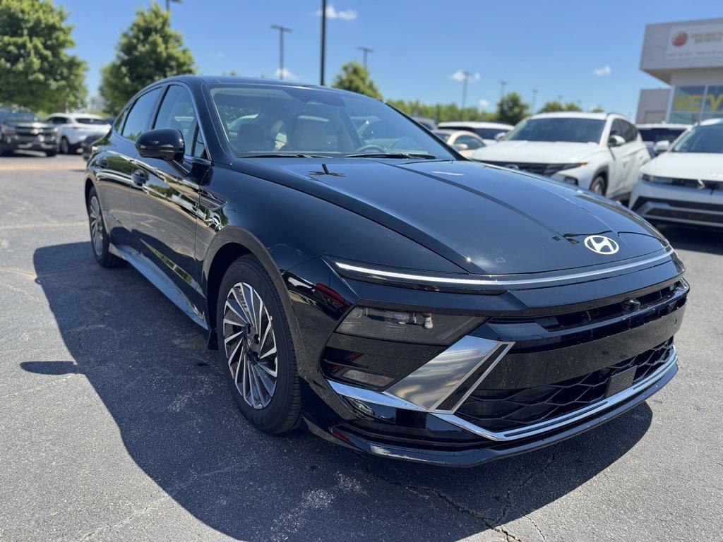 new 2025 Hyundai Sonata Hybrid car, priced at $34,149