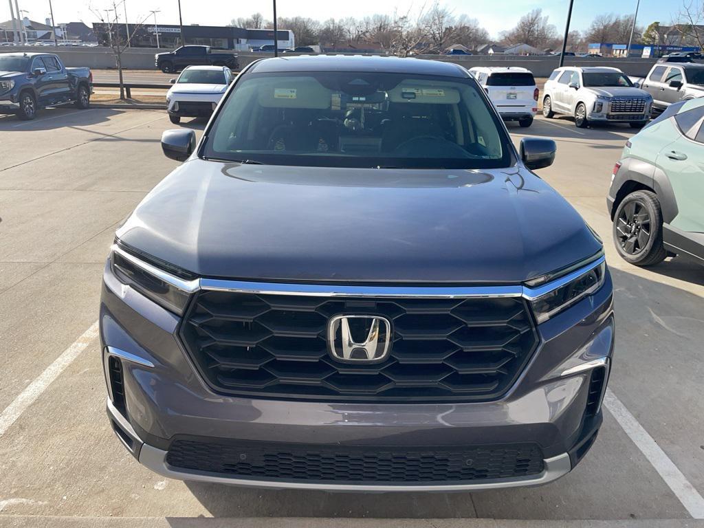 used 2025 Honda Pilot car, priced at $40,000