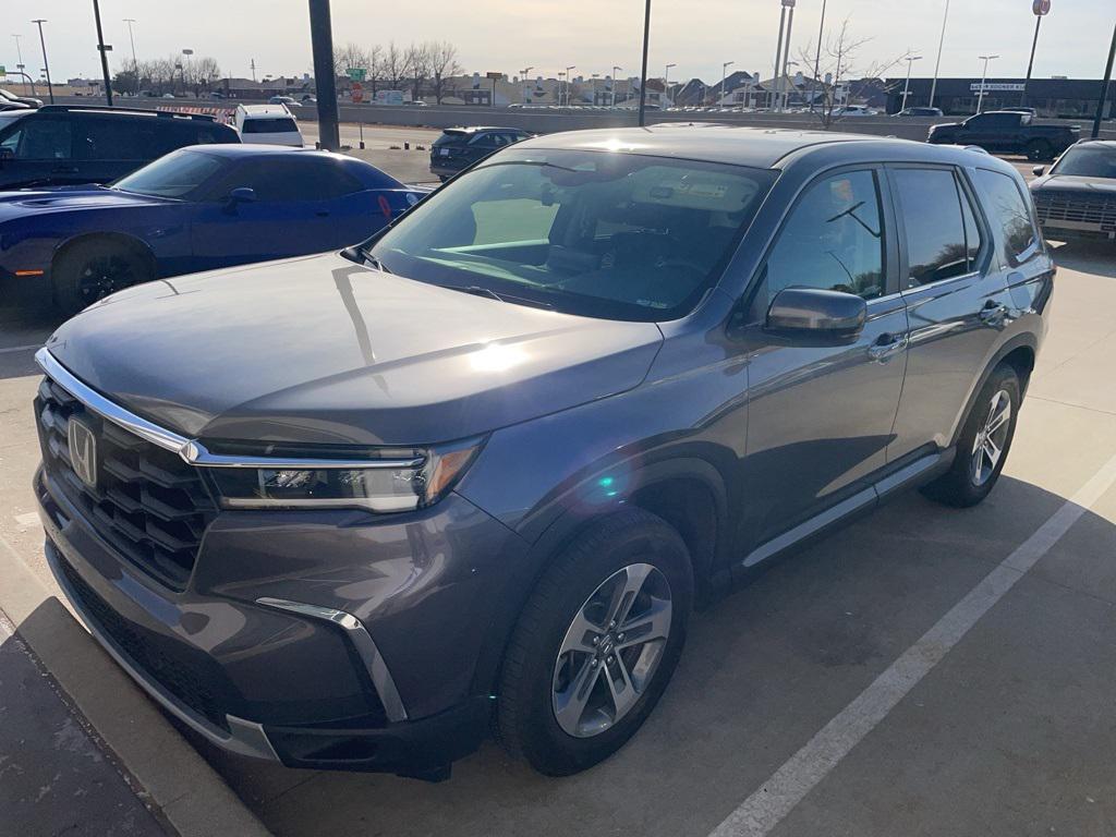 used 2025 Honda Pilot car, priced at $40,000