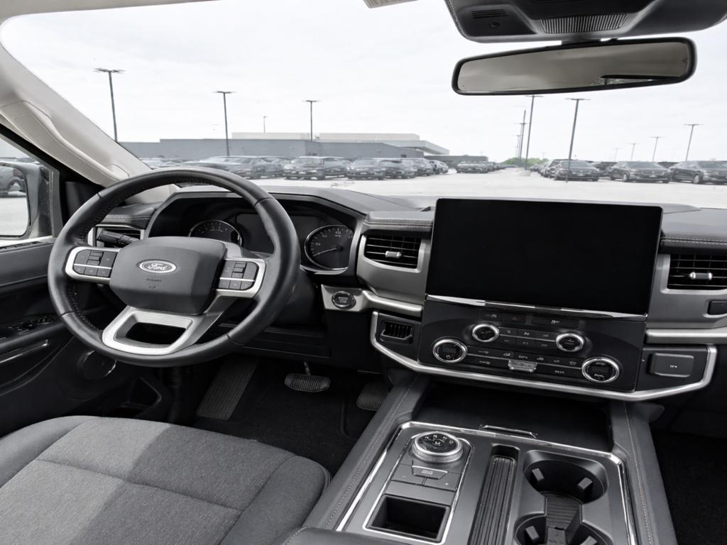 used 2024 Ford Expedition car, priced at $40,376
