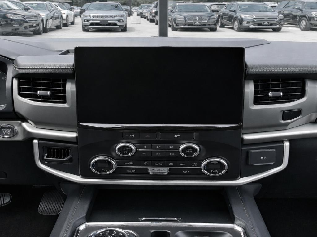used 2024 Ford Expedition car, priced at $40,376