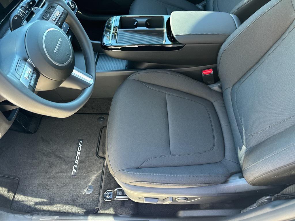 new 2026 Hyundai TUCSON Hybrid car, priced at $33,820