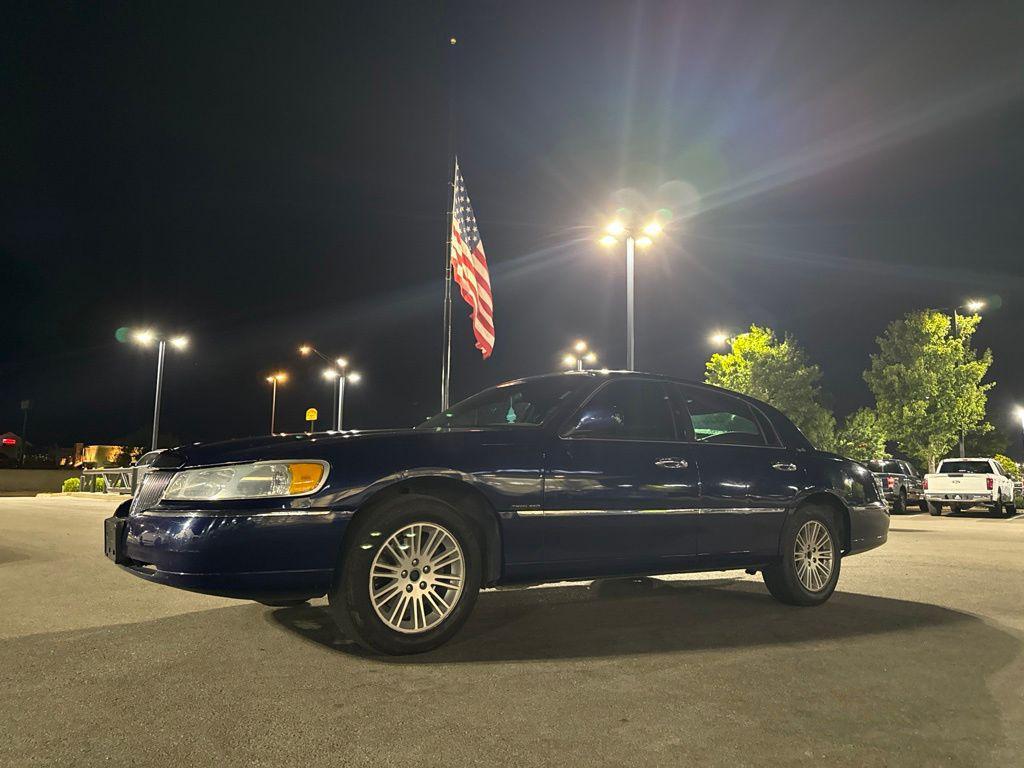 used 1999 Lincoln Town Car car, priced at $2,779