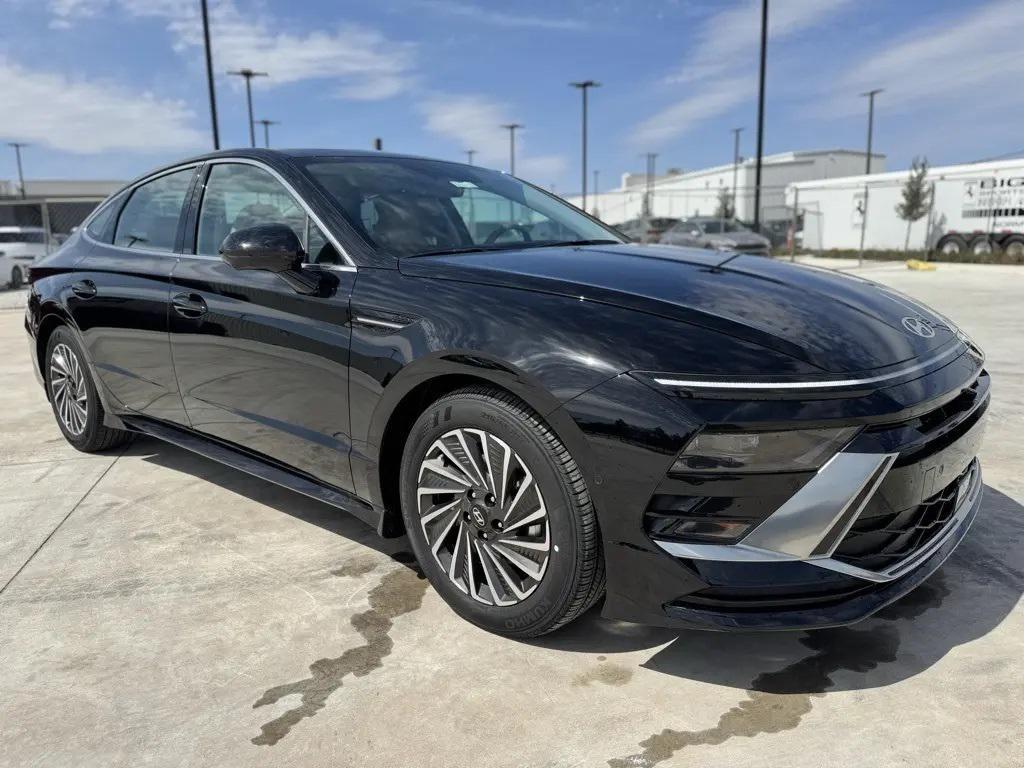 new 2025 Hyundai Sonata Hybrid car, priced at $34,161