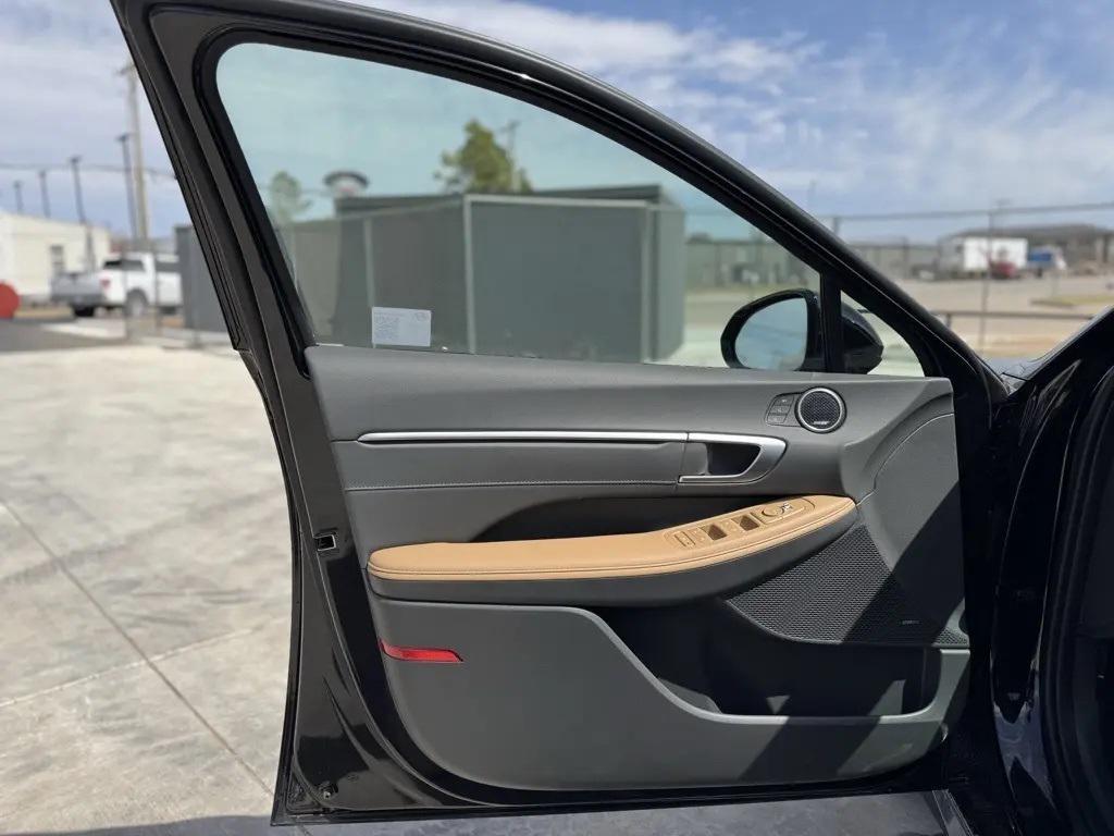 new 2025 Hyundai Sonata Hybrid car, priced at $34,161