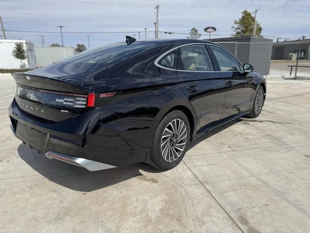 new 2025 Hyundai Sonata Hybrid car, priced at $34,161