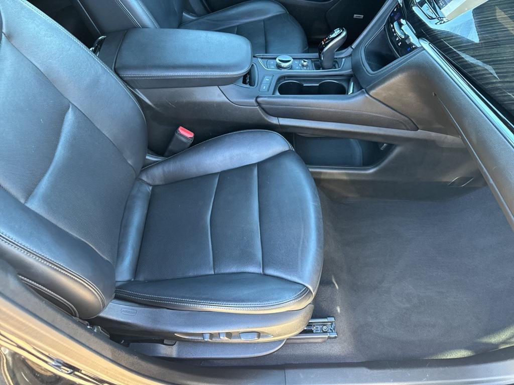 used 2023 Cadillac XT6 car, priced at $33,000