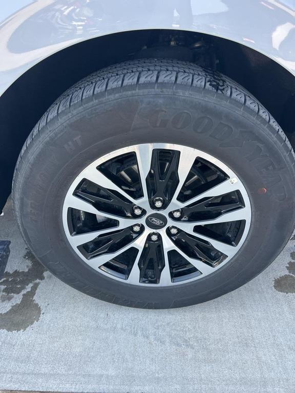 used 2025 Ford Expedition car, priced at $70,000