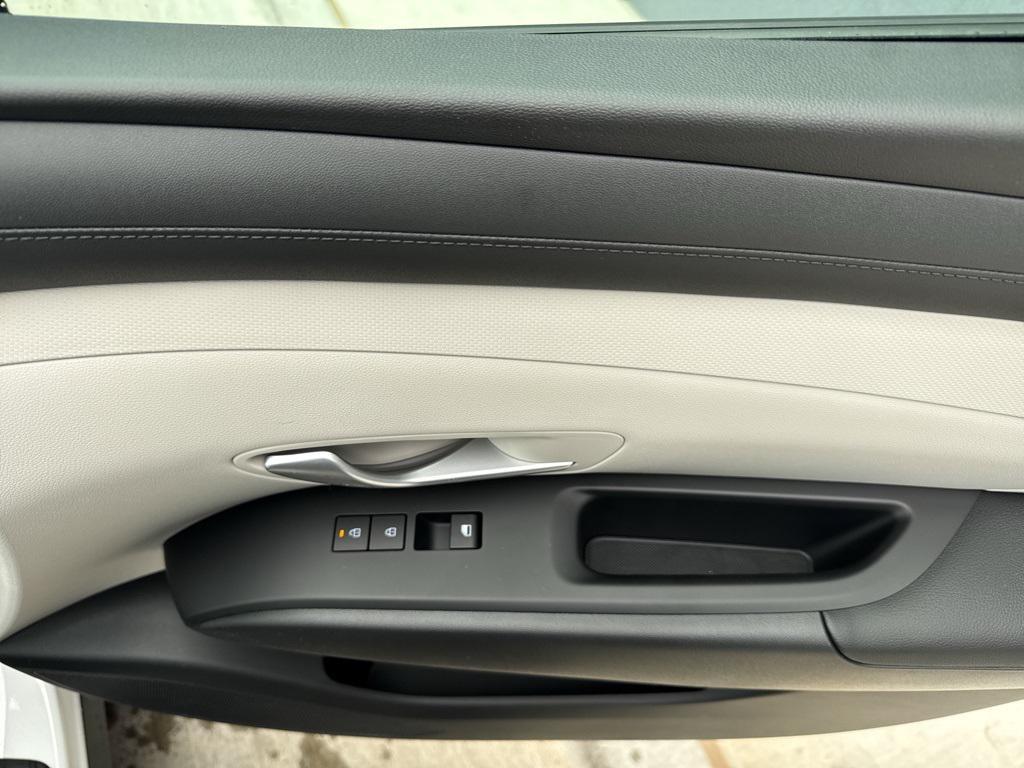 new 2026 Hyundai TUCSON Hybrid car, priced at $33,258