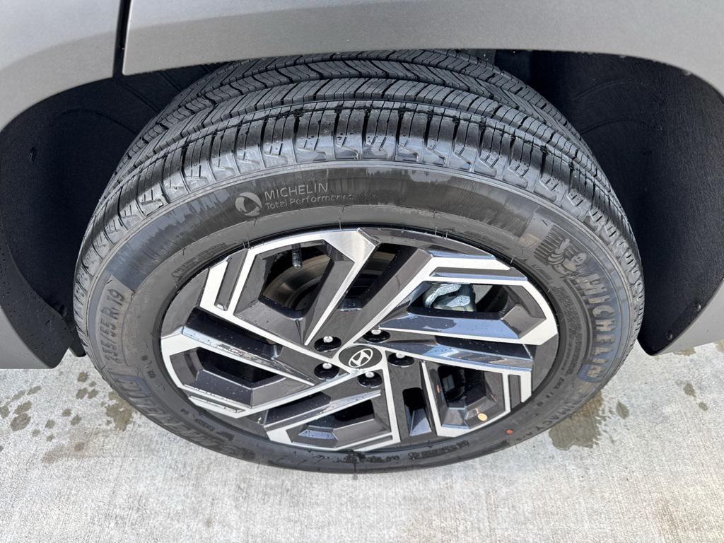 new 2026 Hyundai TUCSON Hybrid car, priced at $42,318