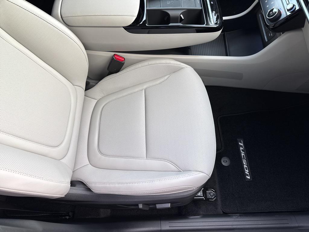 new 2026 Hyundai TUCSON Hybrid car, priced at $42,318