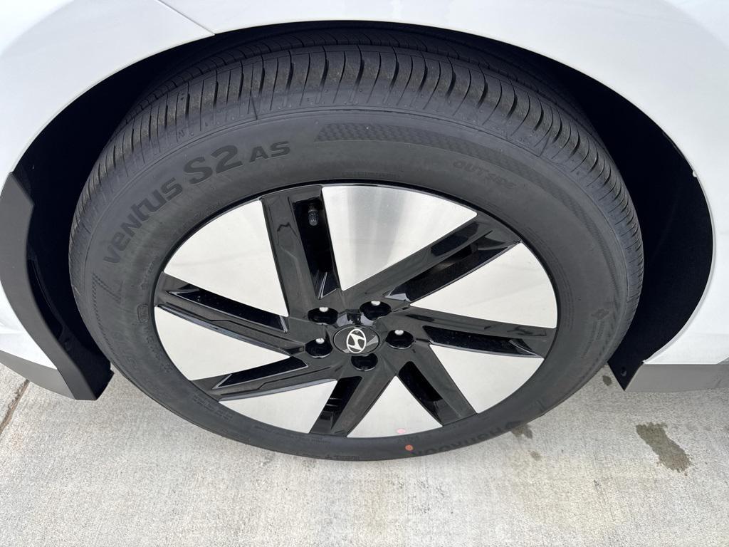 new 2025 Hyundai IONIQ 6 car, priced at $35,135