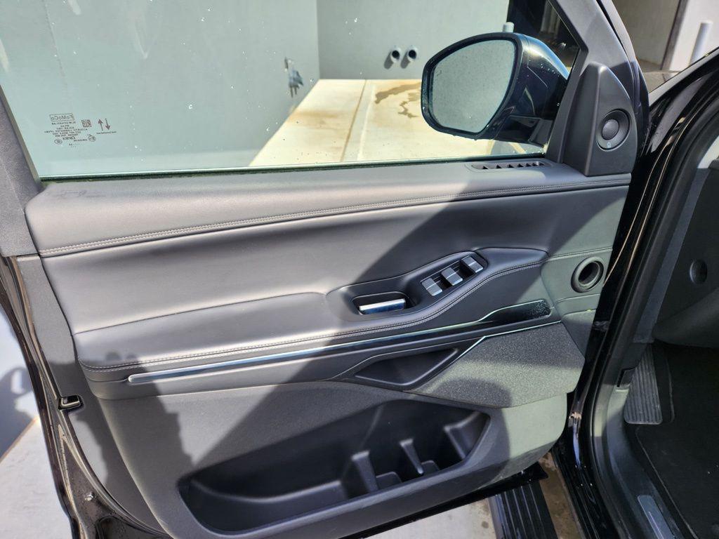 used 2025 Lincoln Navigator car, priced at $78,899
