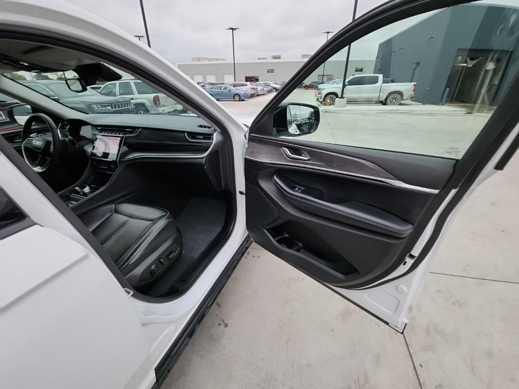 used 2024 Jeep Grand Cherokee car, priced at $29,072