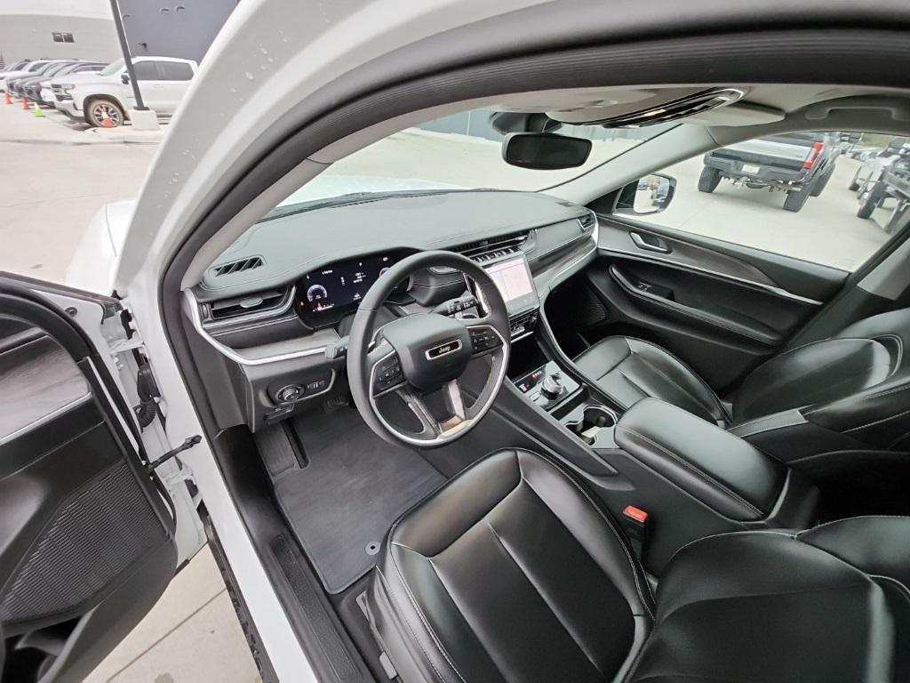 used 2024 Jeep Grand Cherokee car, priced at $29,072