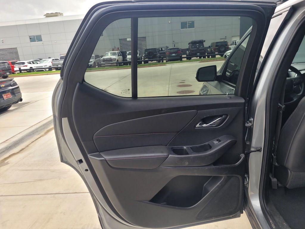 used 2023 Chevrolet Traverse car, priced at $29,007