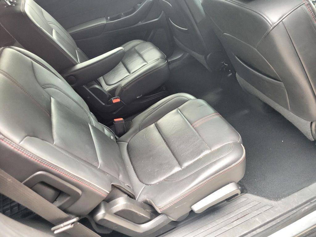 used 2023 Chevrolet Traverse car, priced at $29,007