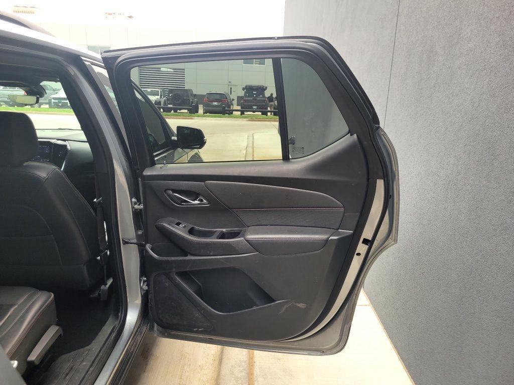 used 2023 Chevrolet Traverse car, priced at $29,007