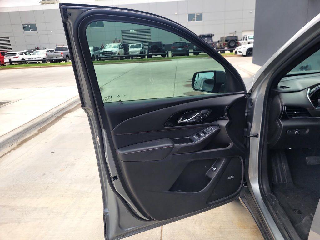 used 2023 Chevrolet Traverse car, priced at $29,007