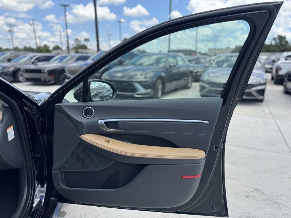 new 2025 Hyundai Sonata Hybrid car, priced at $34,149