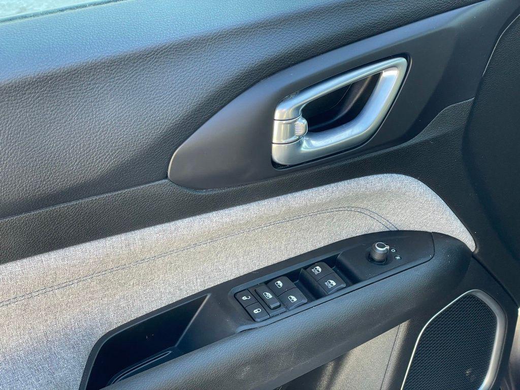 used 2022 Jeep Compass car, priced at $18,495