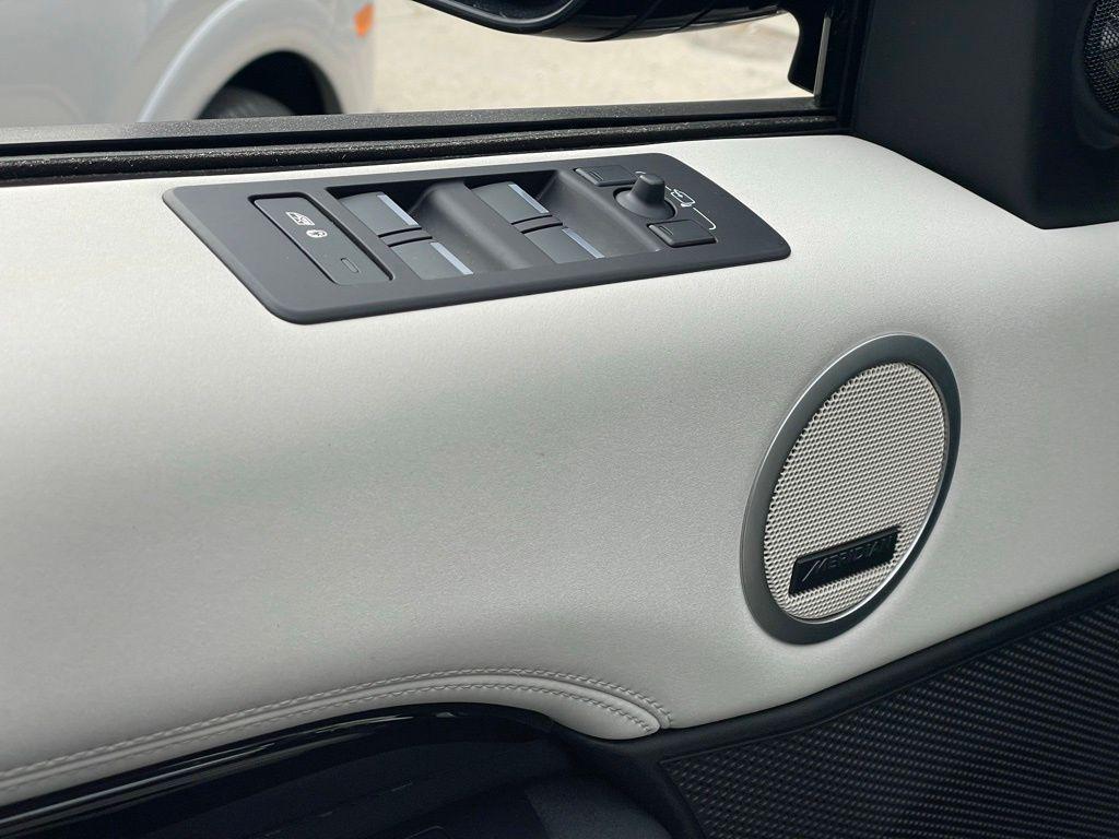 used 2025 Land Rover Discovery car, priced at $45,998