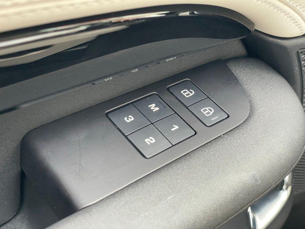used 2025 Land Rover Discovery car, priced at $45,998