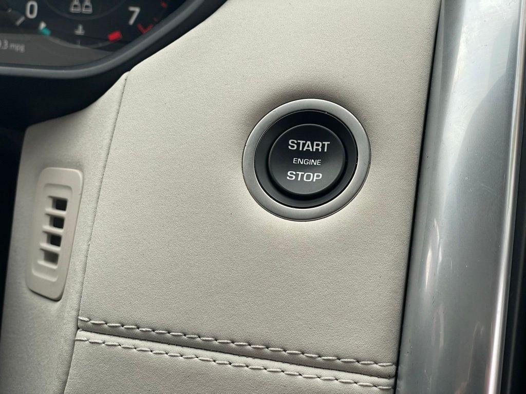 used 2025 Land Rover Discovery car, priced at $45,998