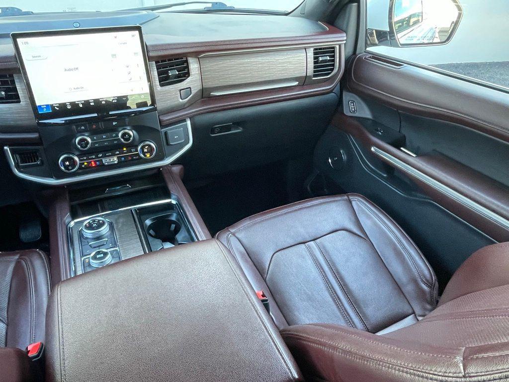 used 2024 Ford Expedition car, priced at $41,669