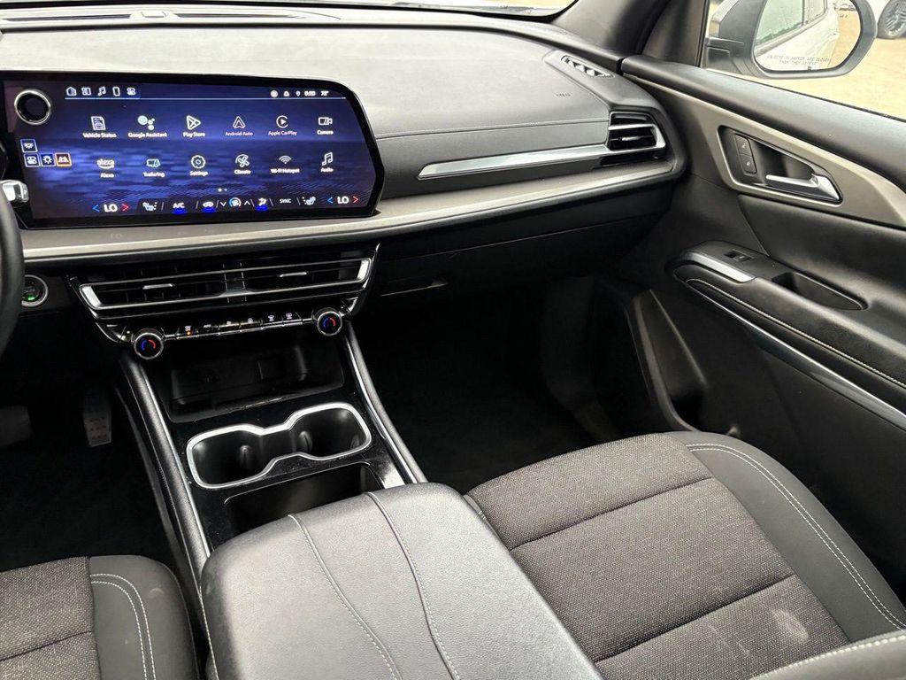 used 2025 Chevrolet Traverse car, priced at $33,869