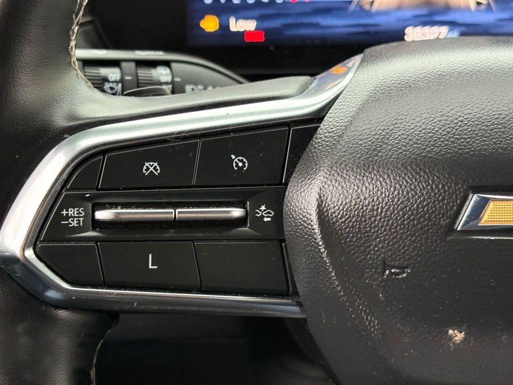 used 2025 Chevrolet Traverse car, priced at $33,869