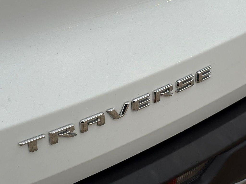 used 2025 Chevrolet Traverse car, priced at $33,869