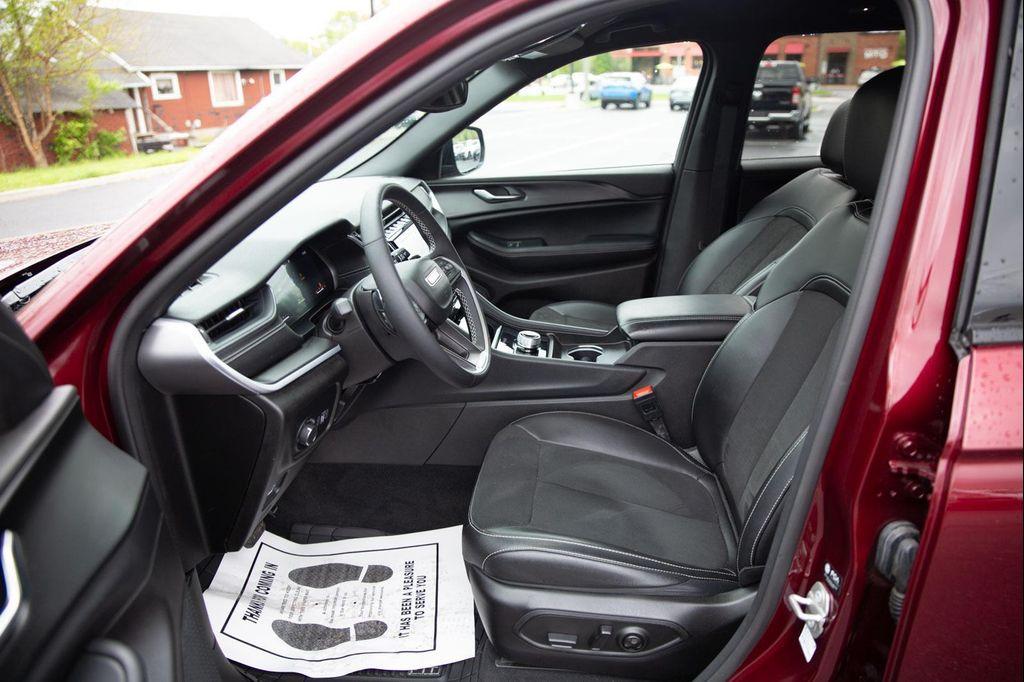 used 2024 Jeep Grand Cherokee car, priced at $31,775