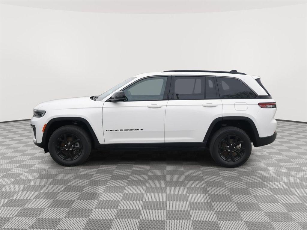 new 2026 Jeep Grand Cherokee car, priced at $37,900