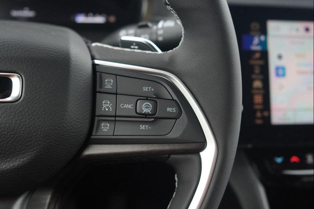 new 2026 Jeep Grand Cherokee car, priced at $37,900