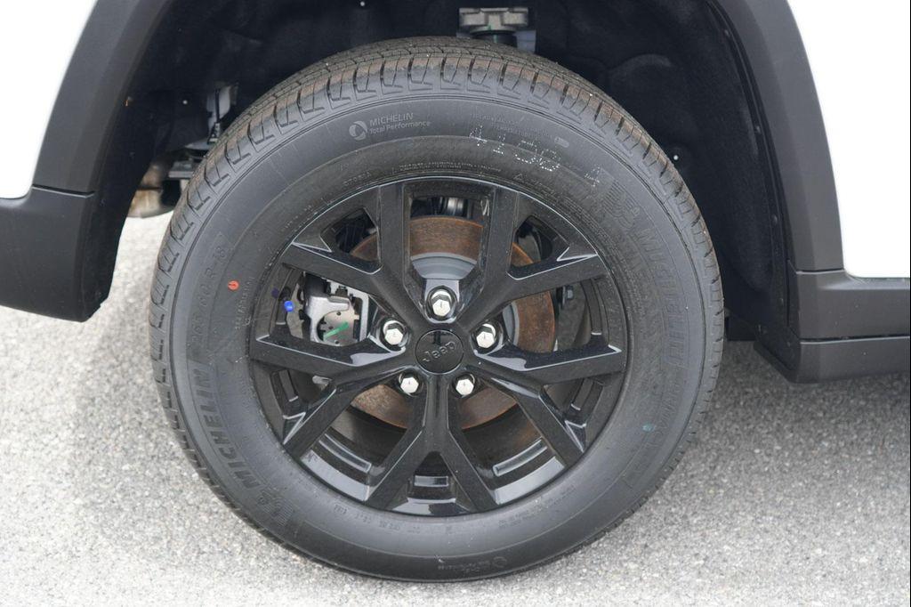 new 2026 Jeep Grand Cherokee car, priced at $37,900