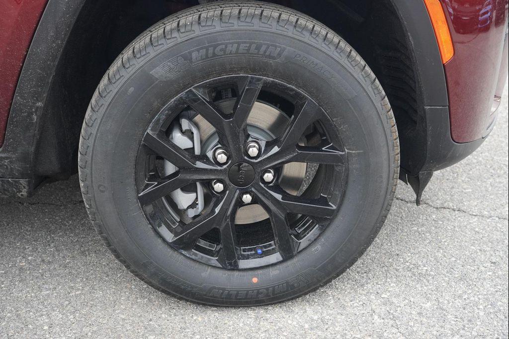 new 2026 Jeep Grand Cherokee car, priced at $37,900