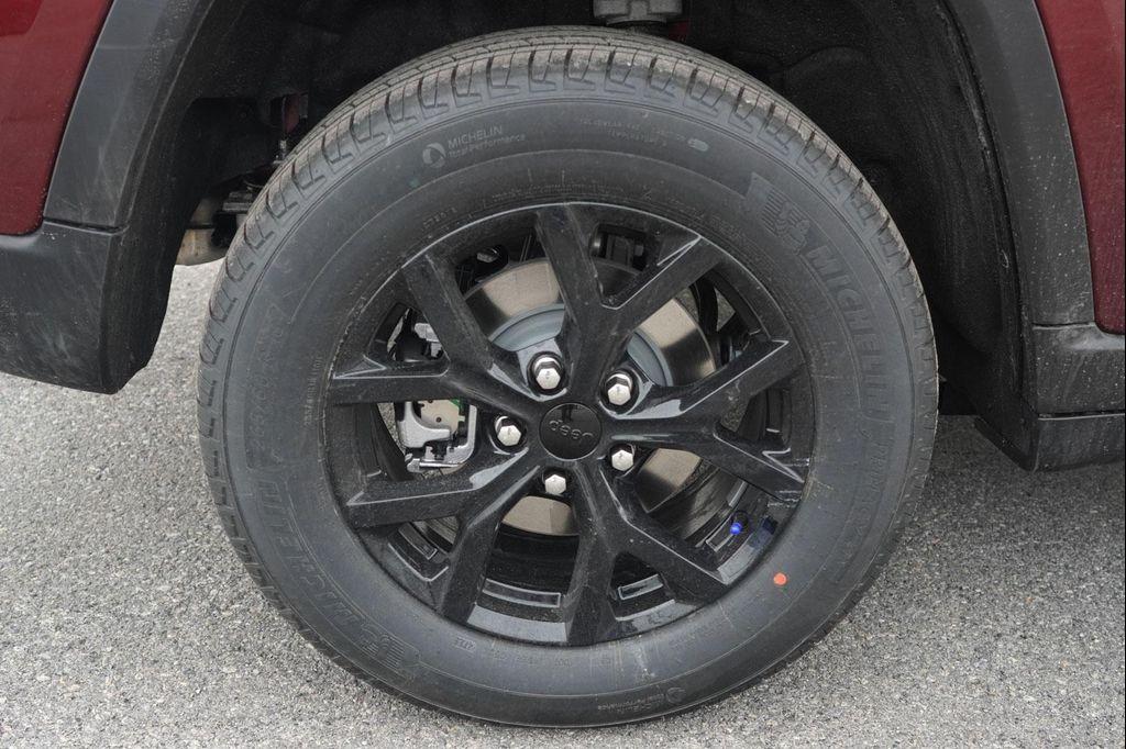 new 2026 Jeep Grand Cherokee car, priced at $37,900