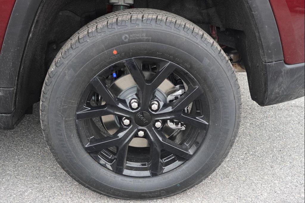 new 2026 Jeep Grand Cherokee car, priced at $37,900