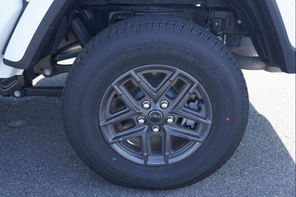 new 2026 Jeep Gladiator car, priced at $42,100