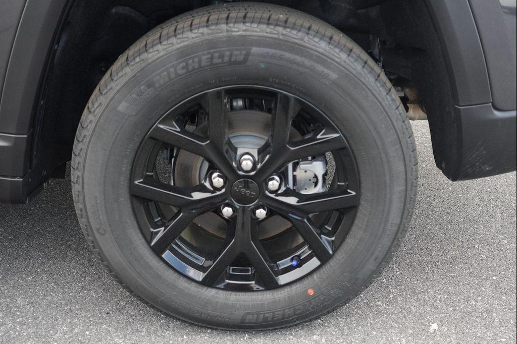 new 2026 Jeep Grand Cherokee car, priced at $38,495