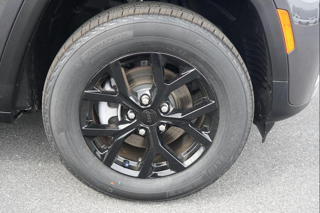 new 2026 Jeep Grand Cherokee car, priced at $38,495