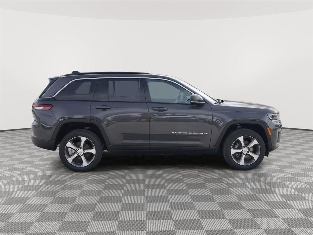 new 2026 Jeep Grand Cherokee car, priced at $40,205