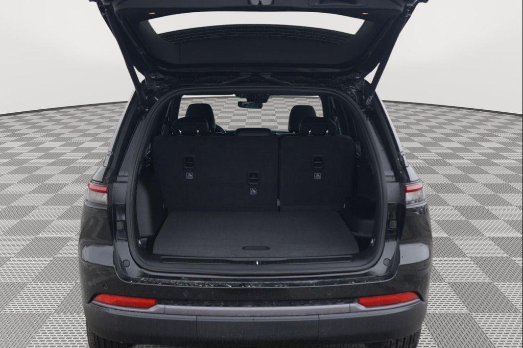 new 2026 Jeep Grand Cherokee car, priced at $38,495