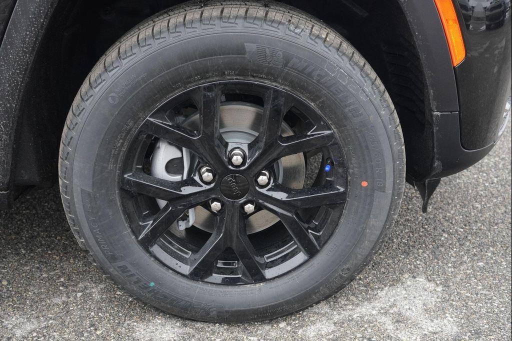 new 2026 Jeep Grand Cherokee car, priced at $38,495