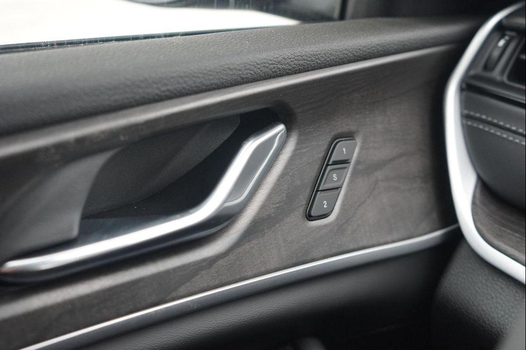 new 2026 Jeep Grand Cherokee car, priced at $40,205