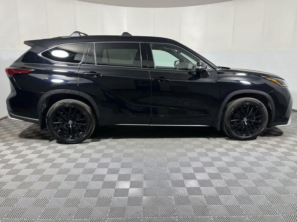 used 2023 Toyota Highlander car, priced at $32,990