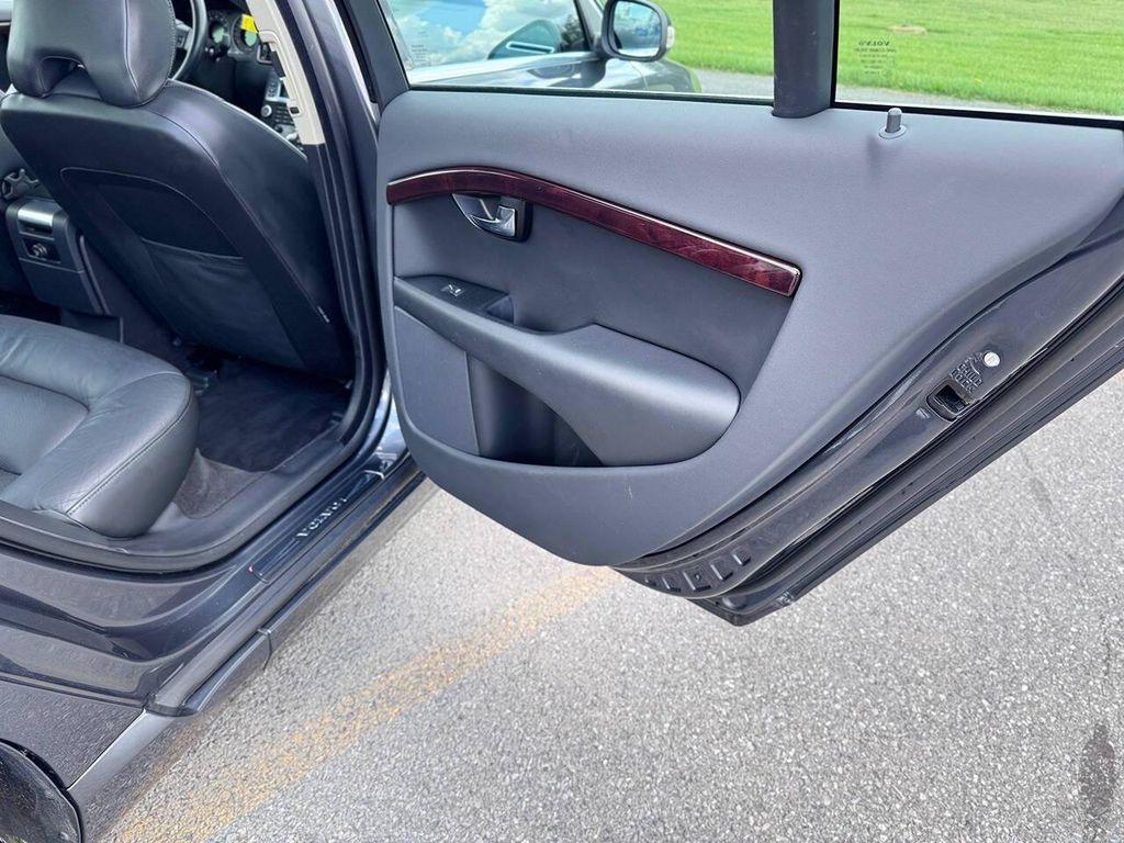 used 2007 Volvo S80 car, priced at $7,999